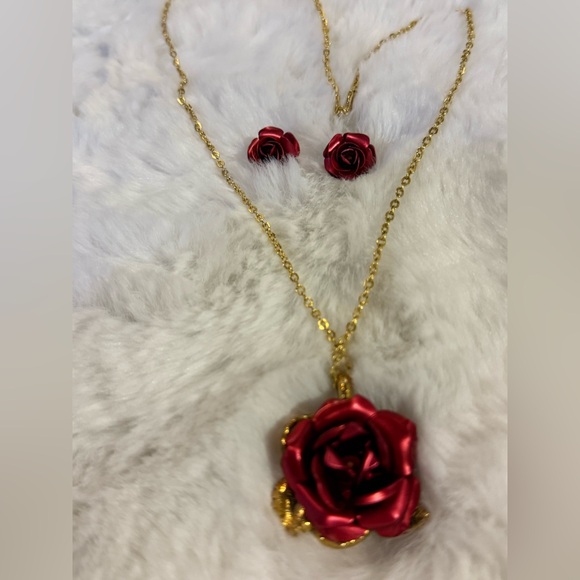 Vintage- Gold Chain Necklace with Red Rose Pendant - Picture 3 of 10